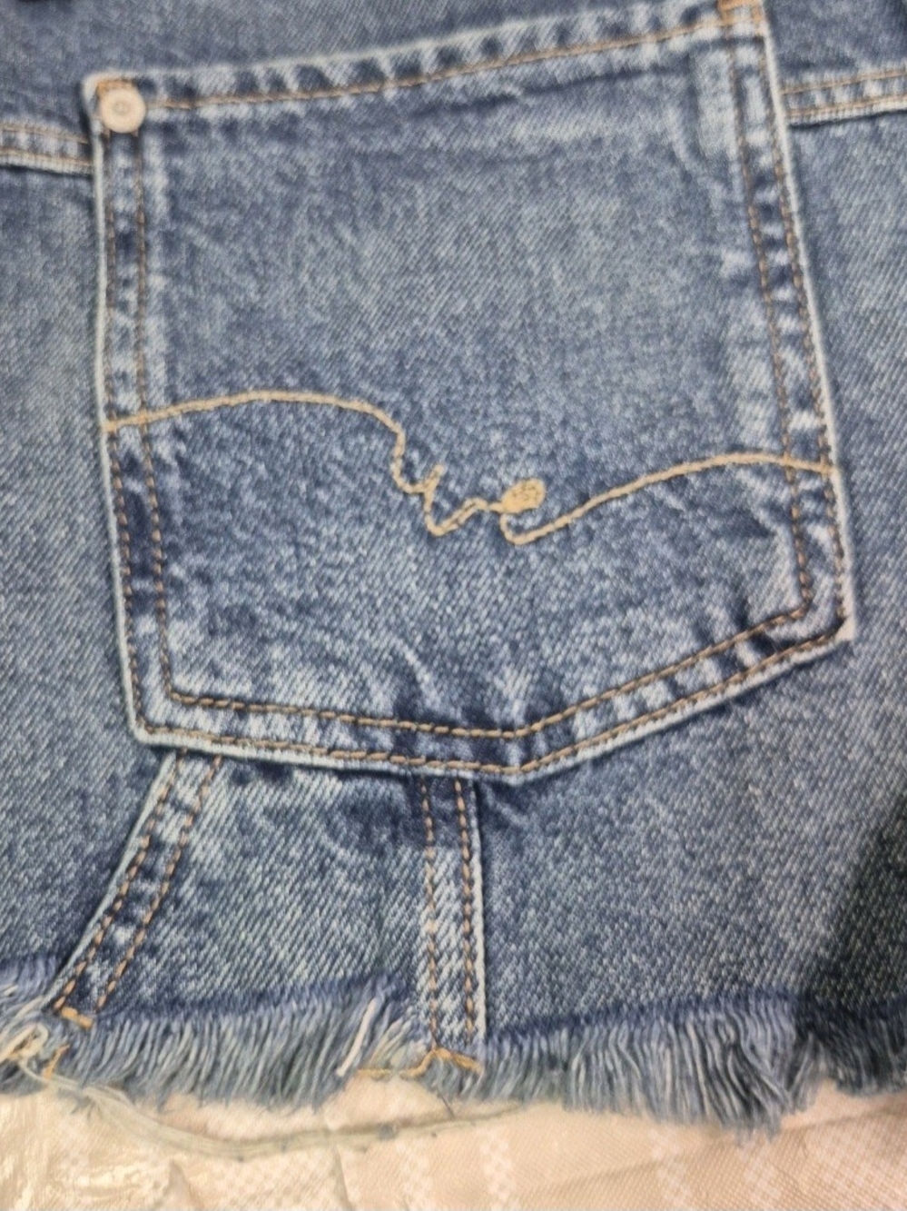 Free People Women's Shorts Size 27 Button Fly Distressed Fringe Raw Hem 68 - Picture 4 of 13